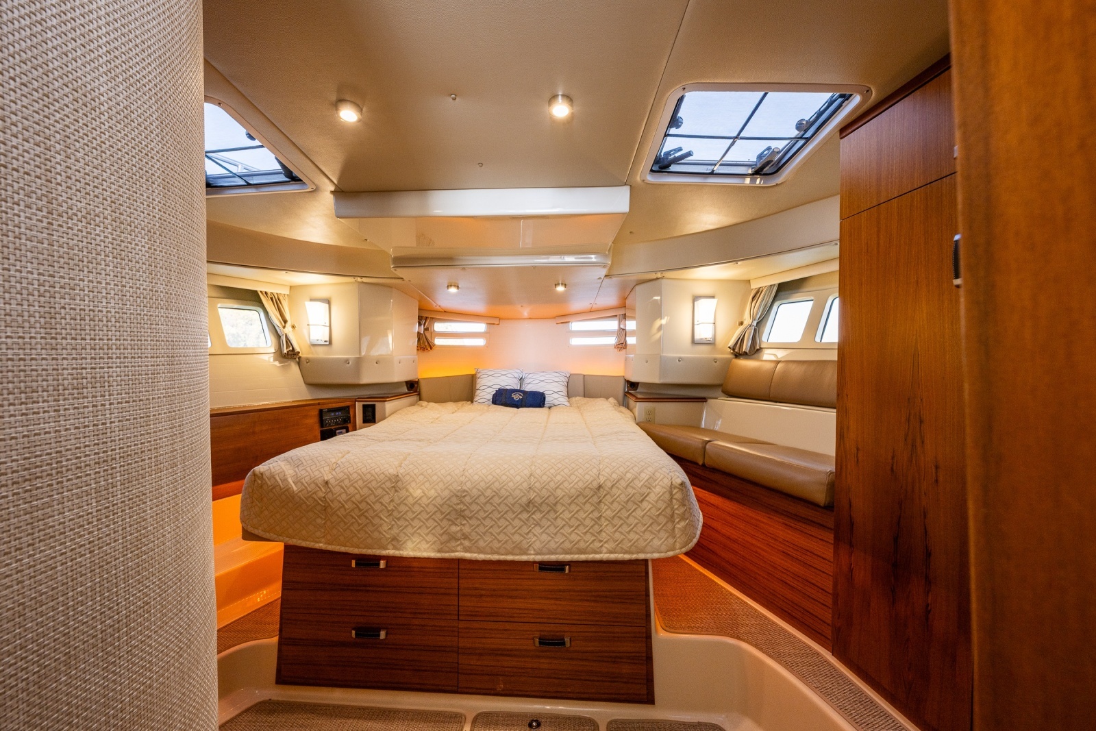 2020 Ranger Tugs R-41 CB