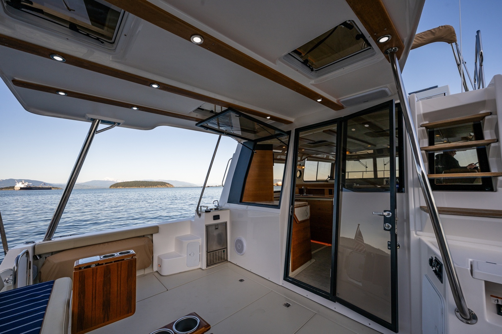 2020 Ranger Tugs R-41 CB