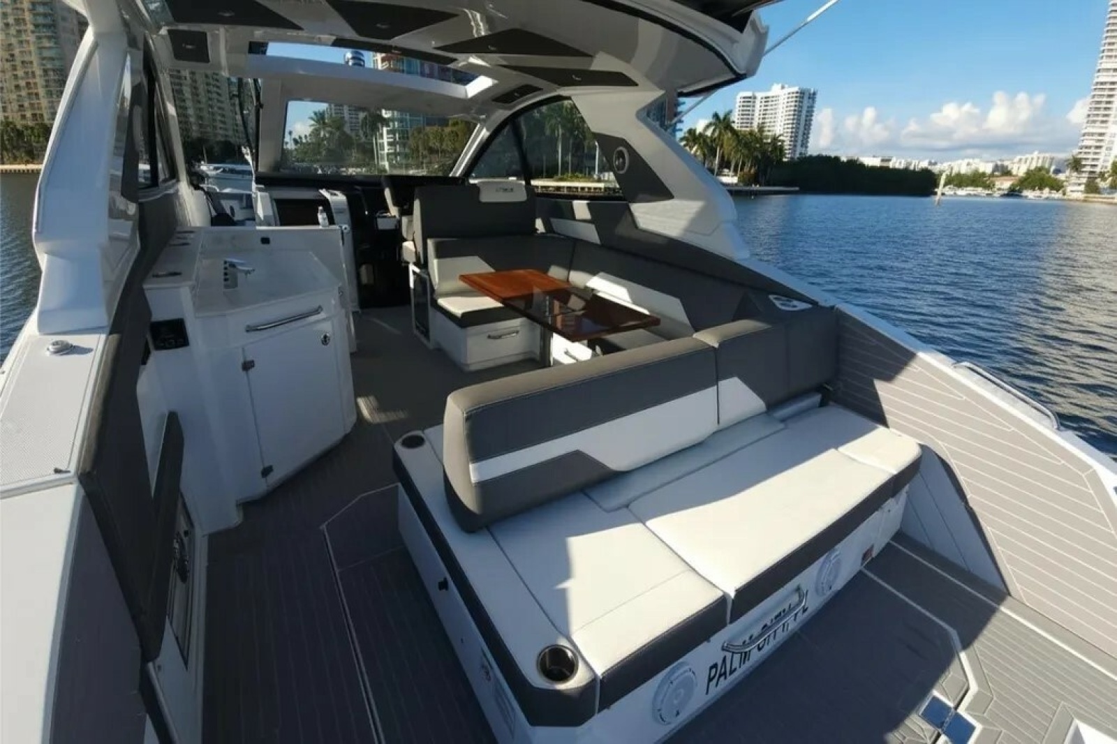 2021 Cruisers Yachts 42 GLS OB