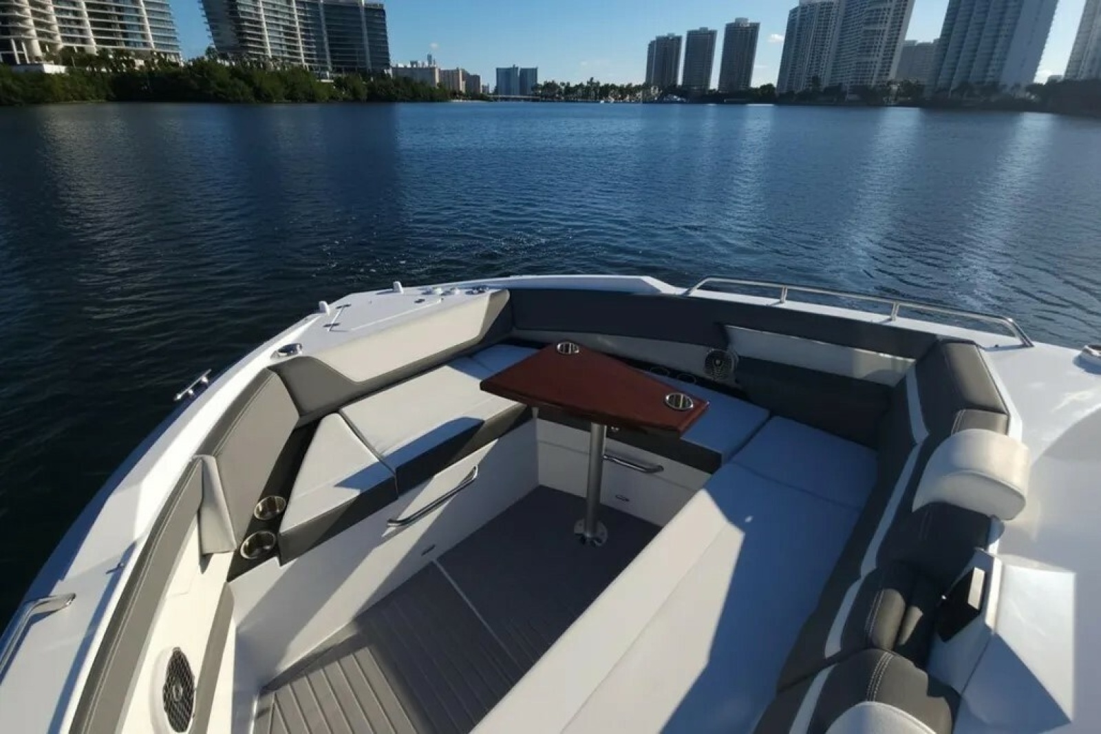 2021 Cruisers Yachts 42 GLS OB