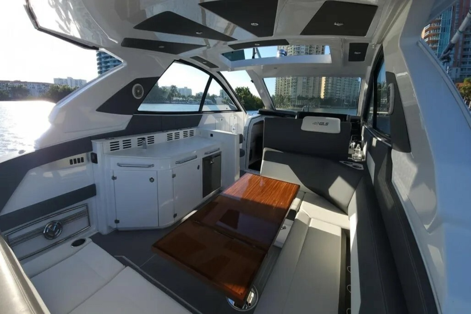2021 Cruisers Yachts 42 GLS OB
