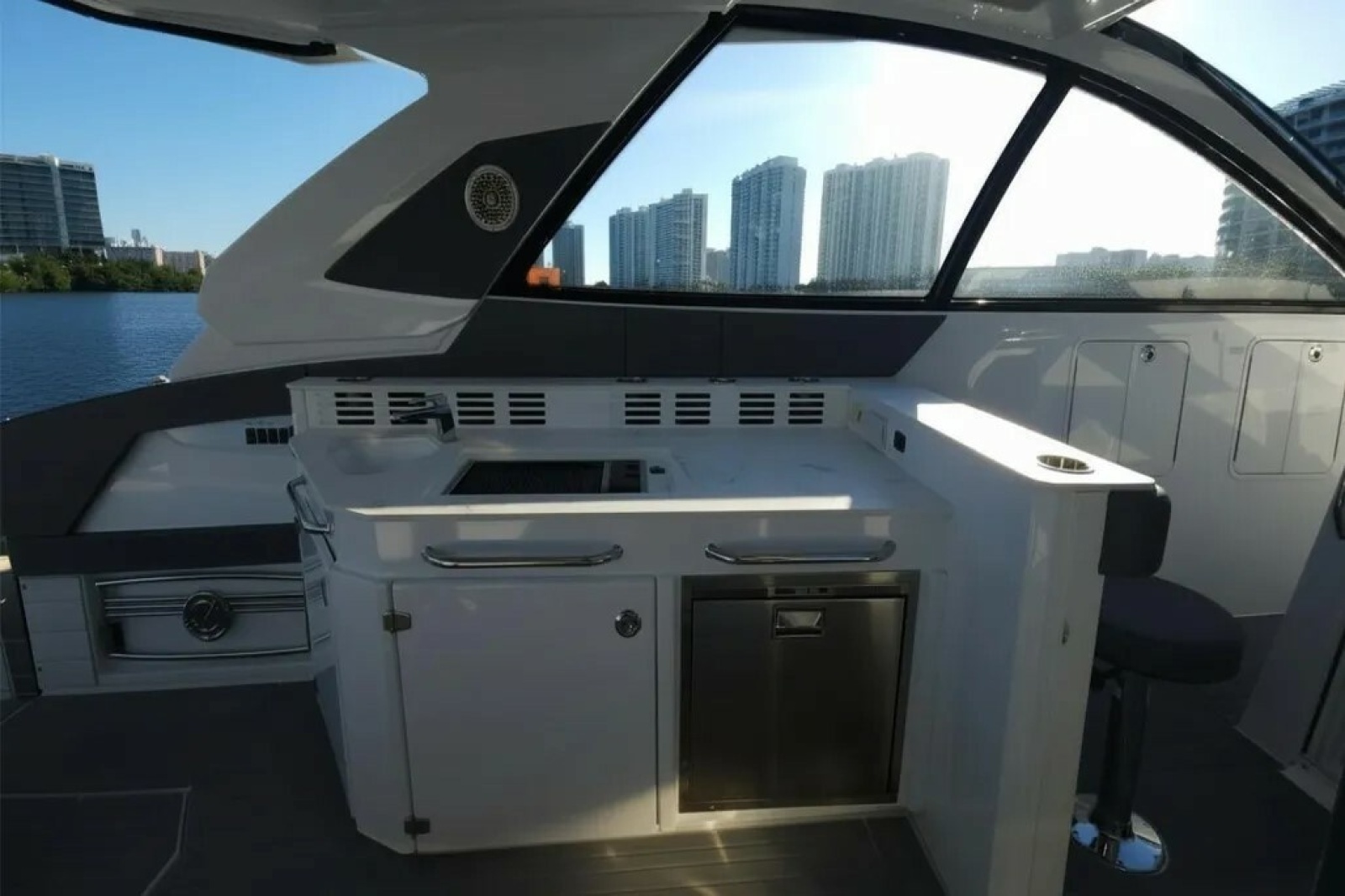 2021 Cruisers Yachts 42 GLS OB
