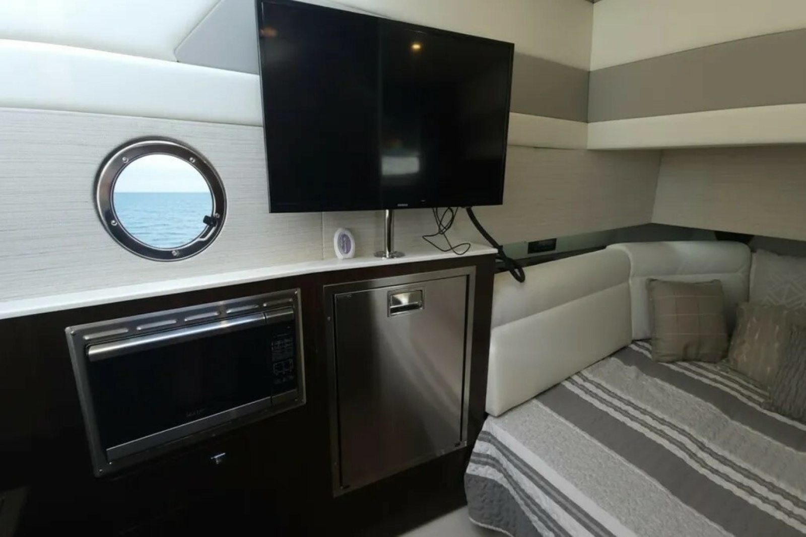 2021 Cruisers Yachts 42 GLS OB