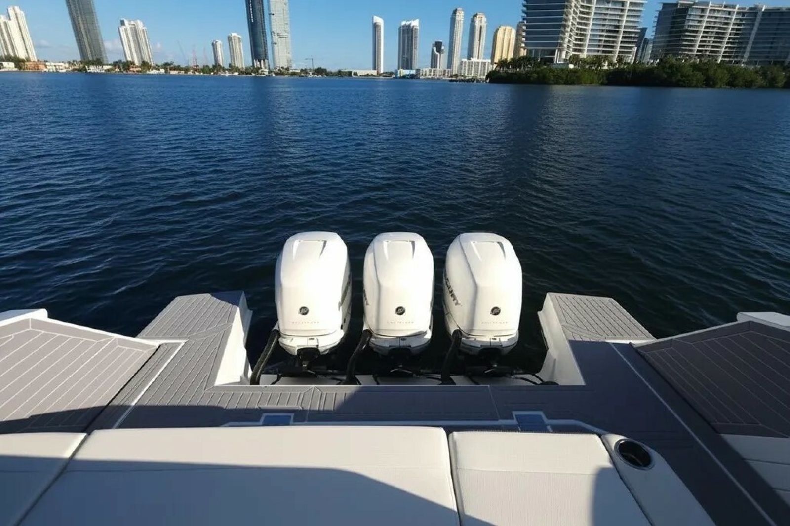 2021 Cruisers Yachts 42 GLS OB