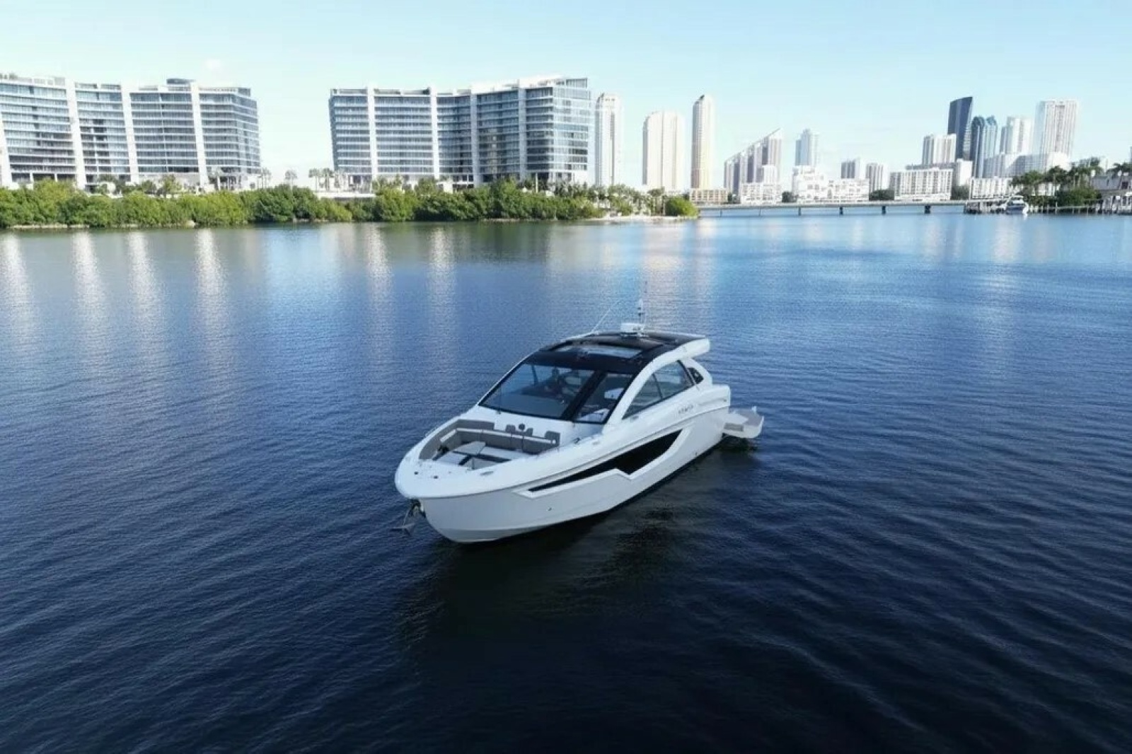 2021 Cruisers Yachts 42 GLS OB