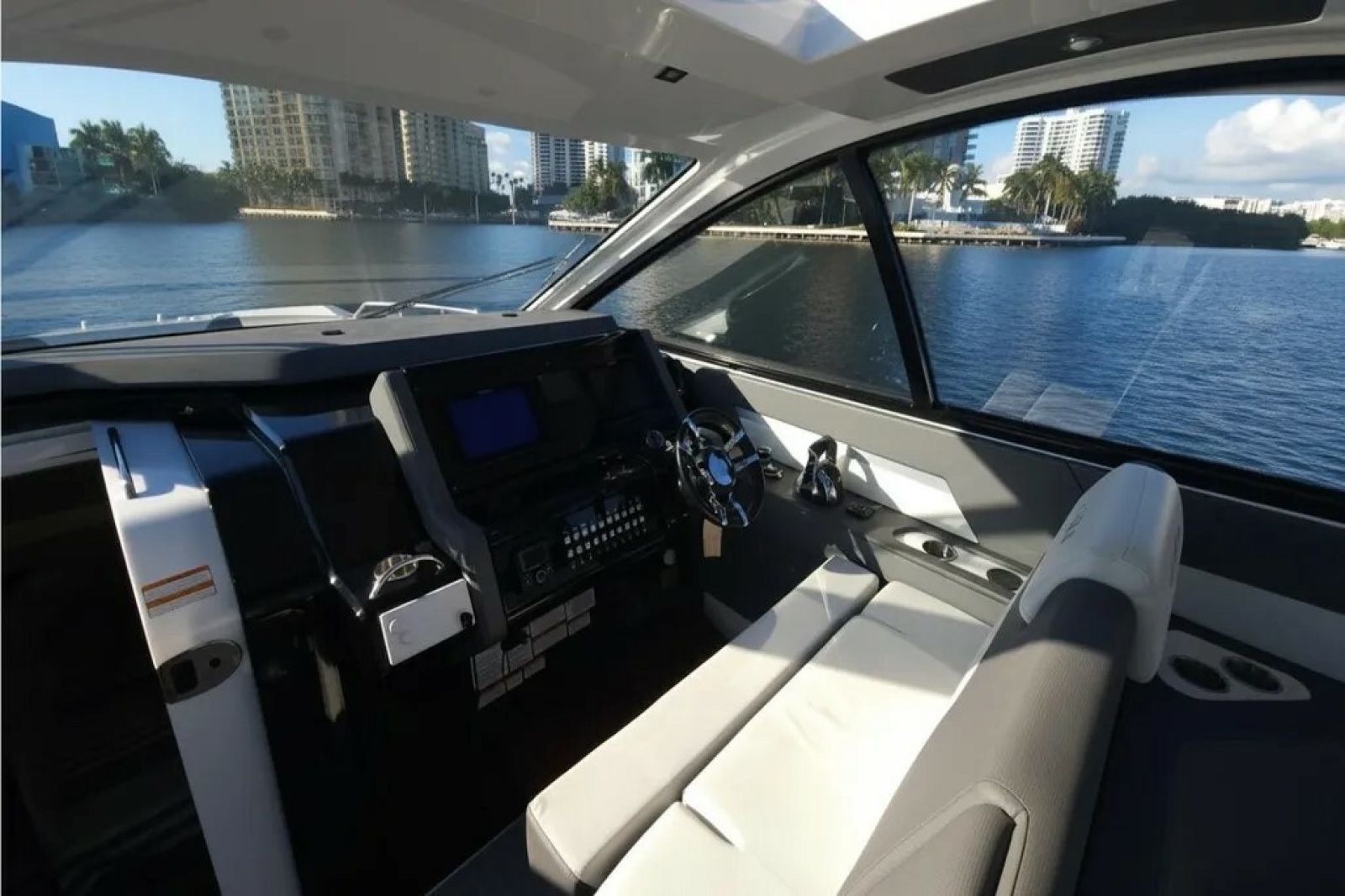 2021 Cruisers Yachts 42 GLS OB