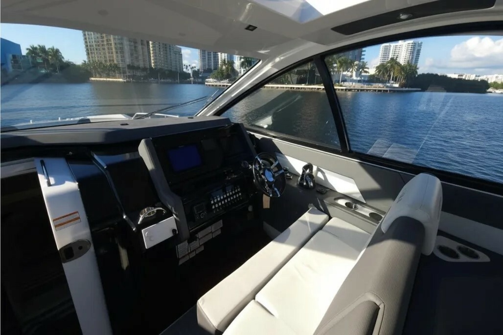 2021 Cruisers Yachts 42 GLS OB