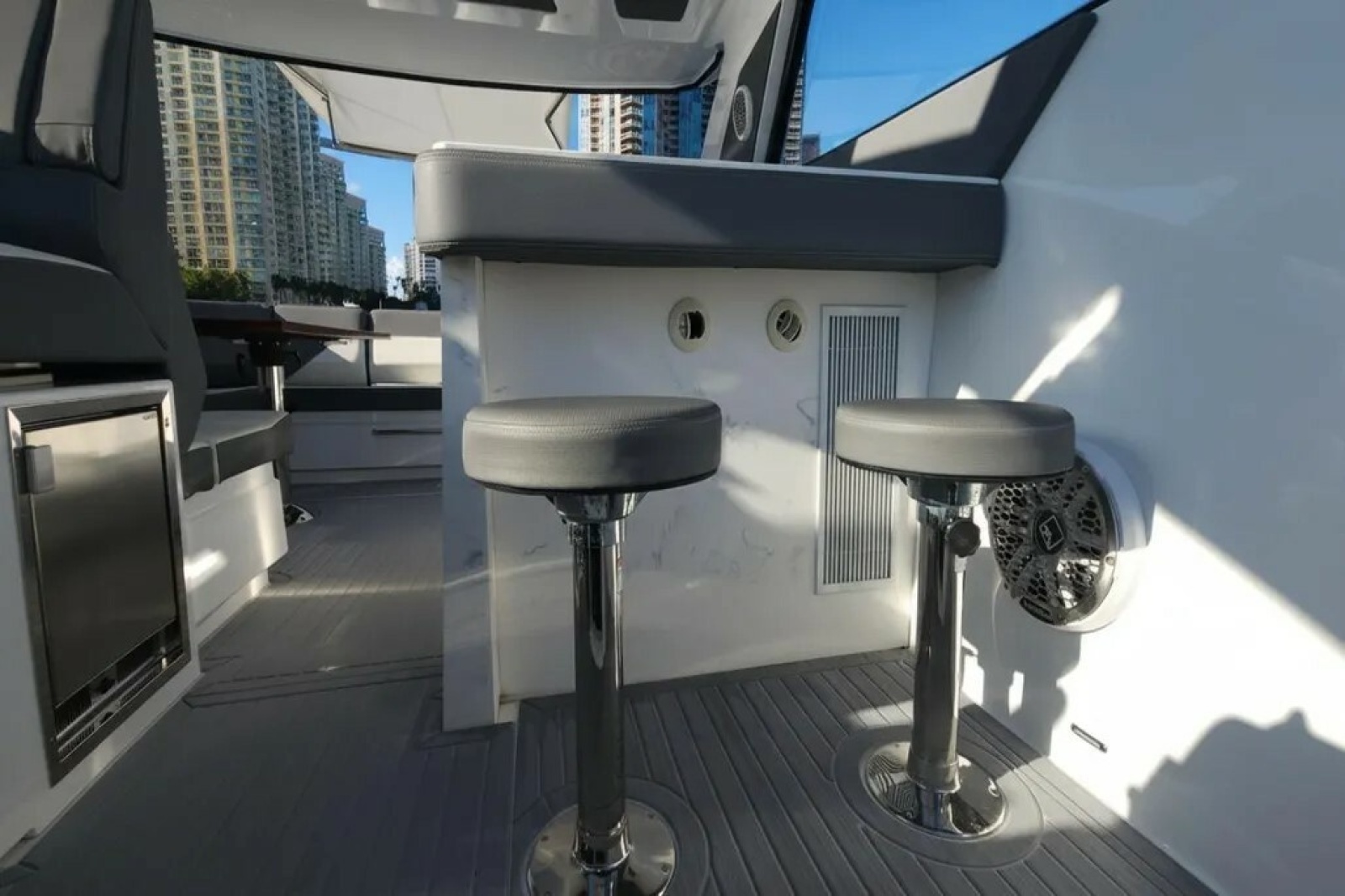 2021 Cruisers Yachts 42 GLS OB