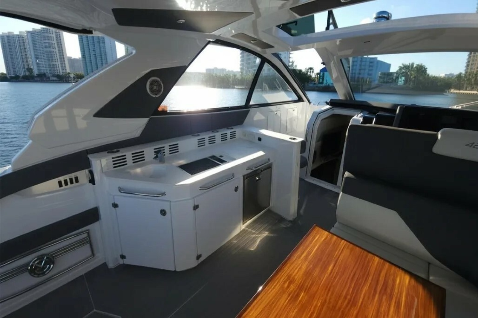 2021 Cruisers Yachts 42 GLS OB