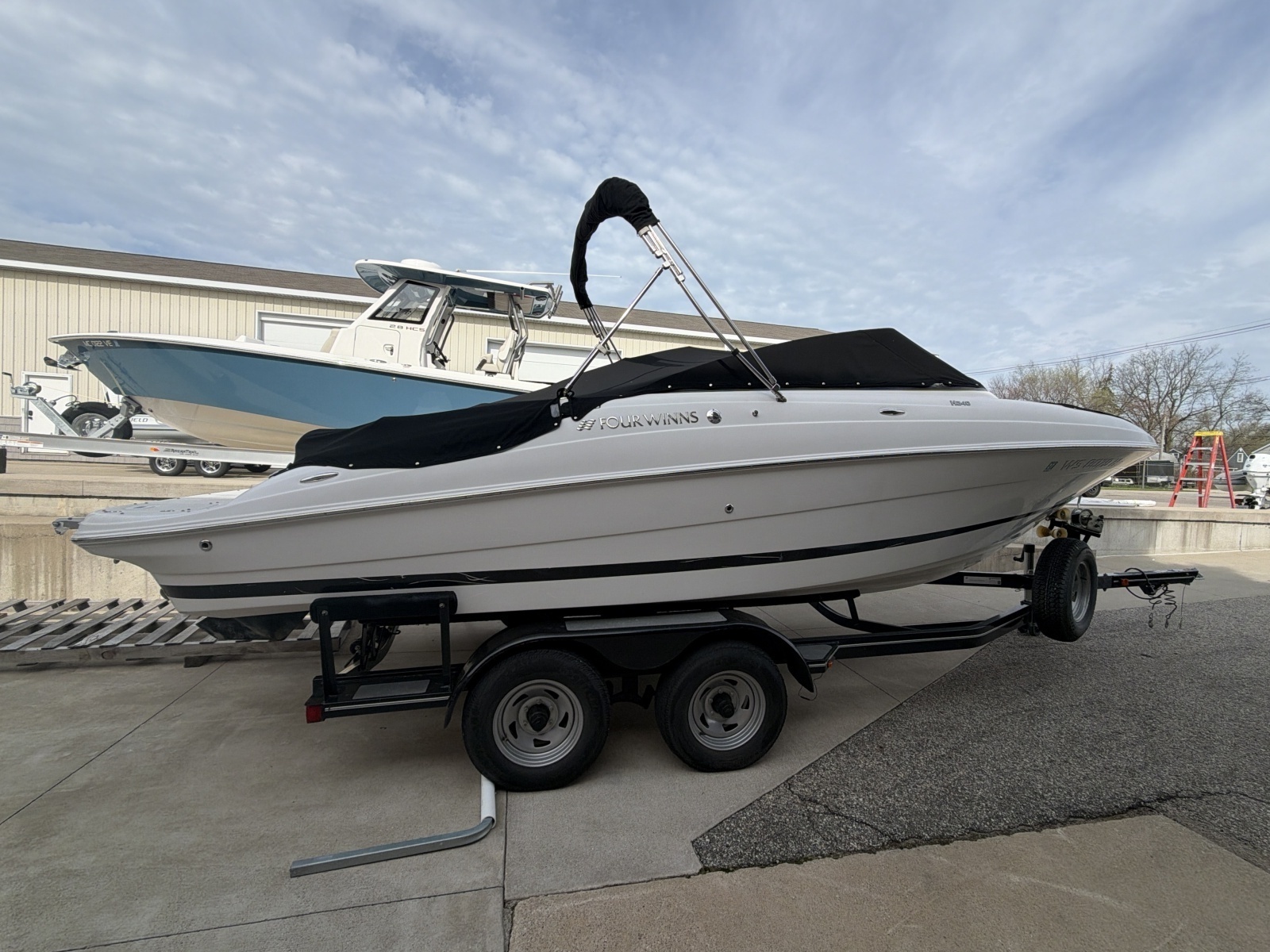 24ft Four Winns Yacht For Sale