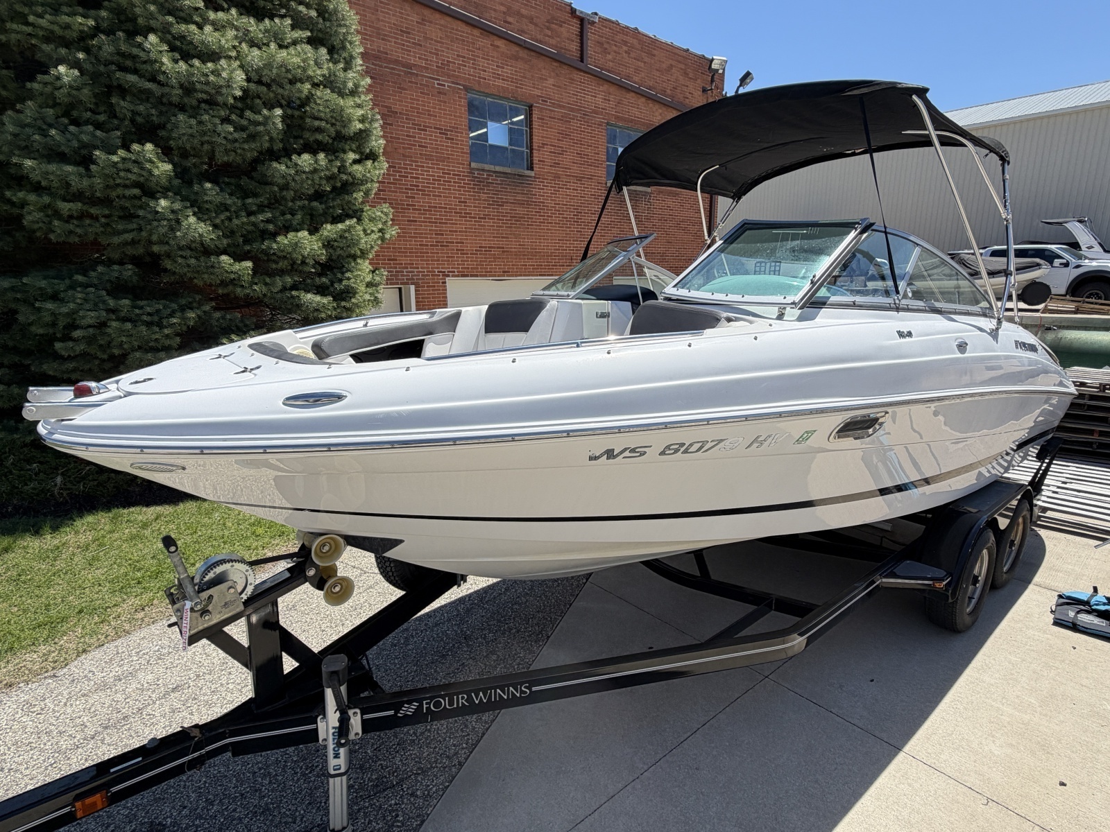 24ft Four Winns Yacht For Sale