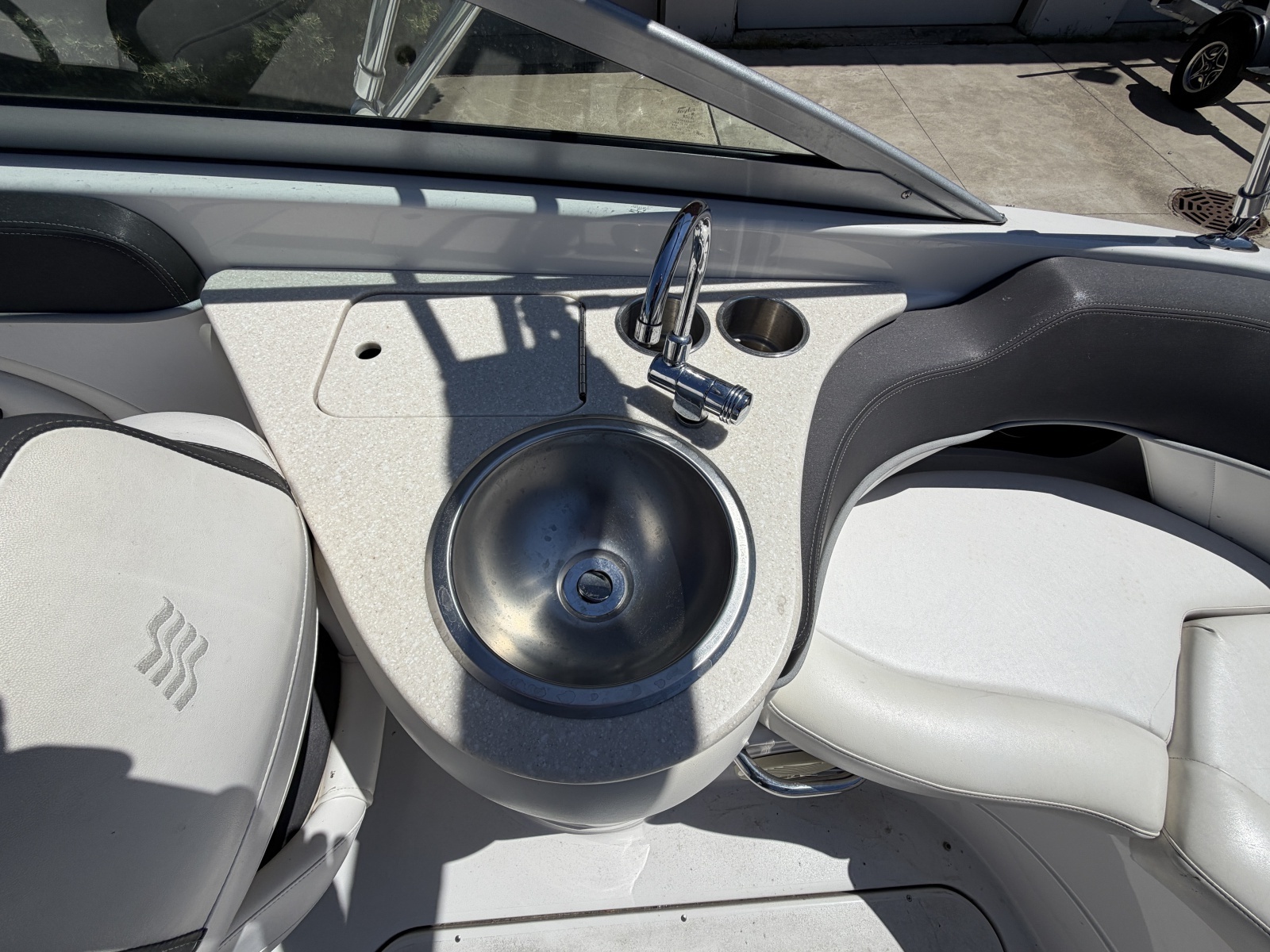 24ft Four Winns Yacht For Sale