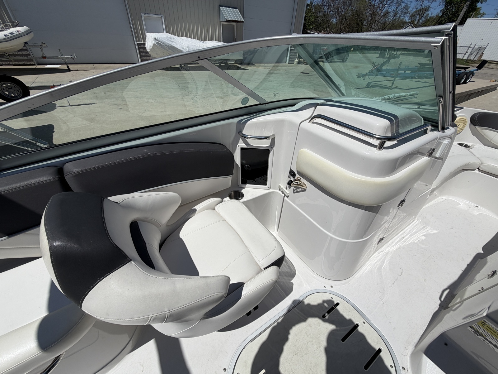 24ft Four Winns Yacht For Sale