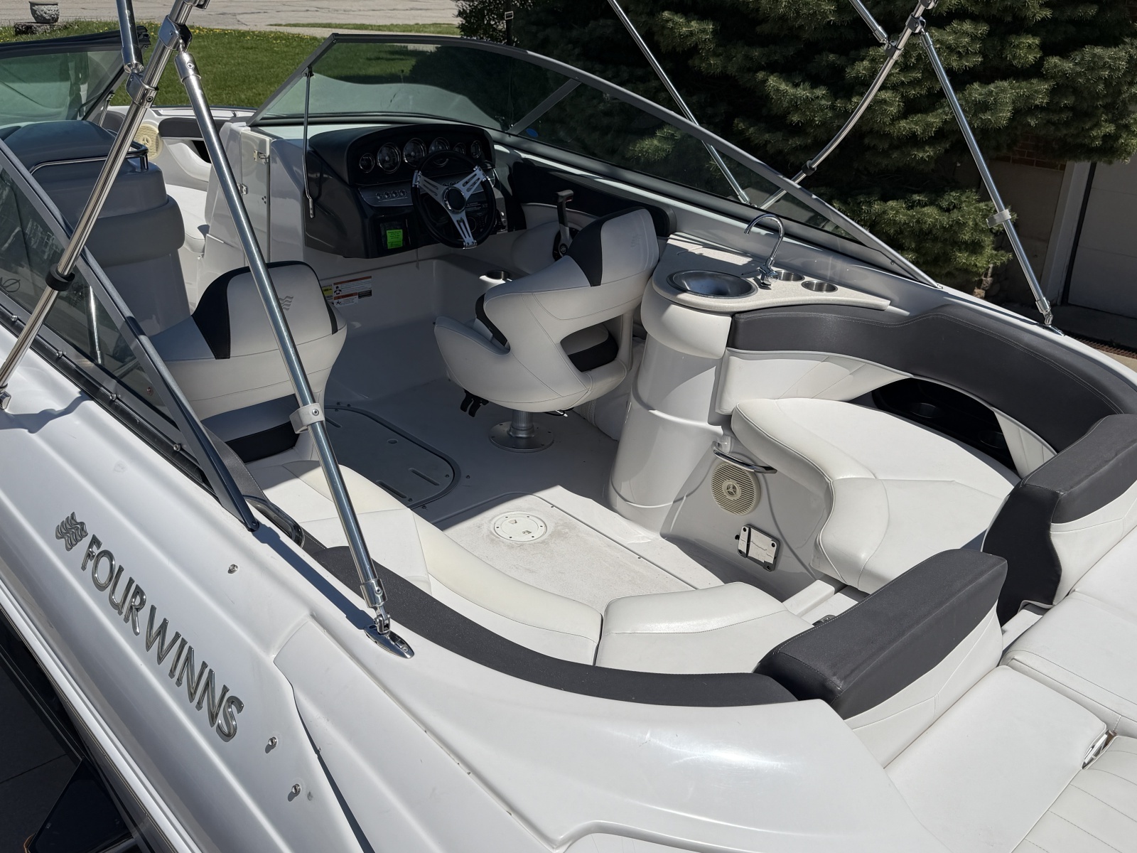 24ft Four Winns Yacht For Sale