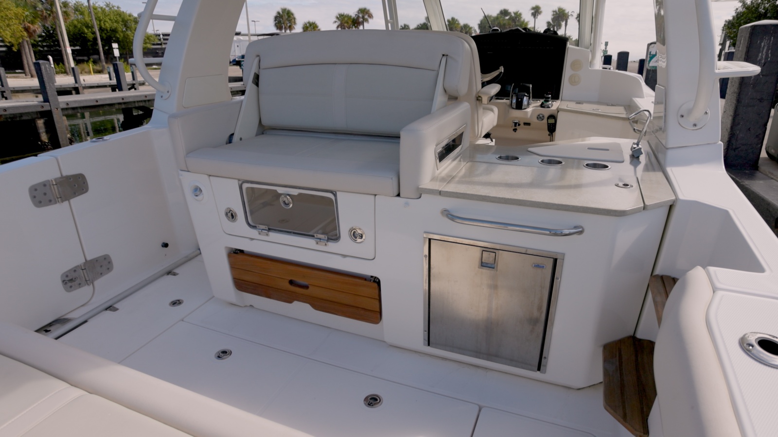 2018 Boston Whaler Outrage