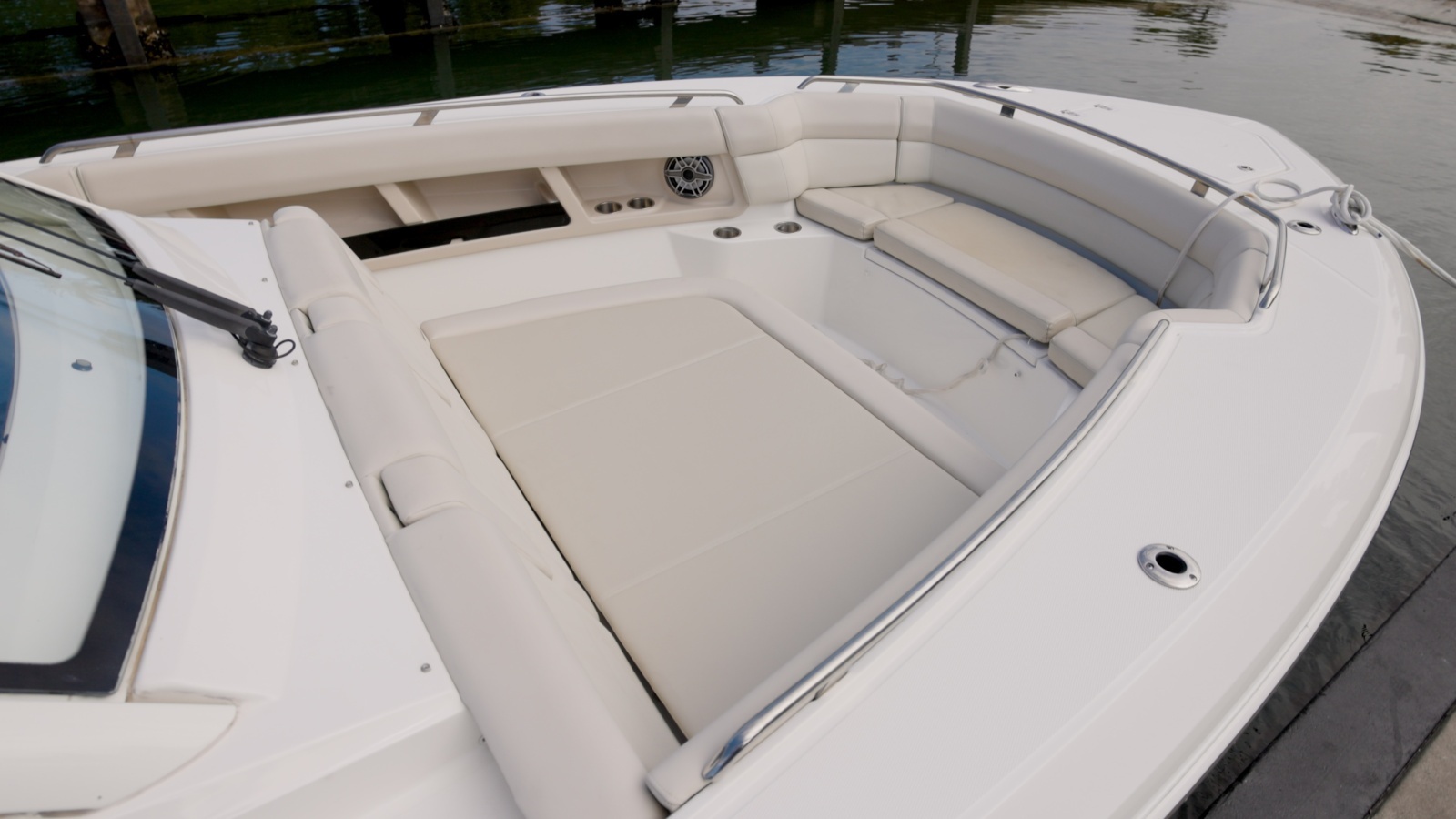 2018 Boston Whaler Outrage