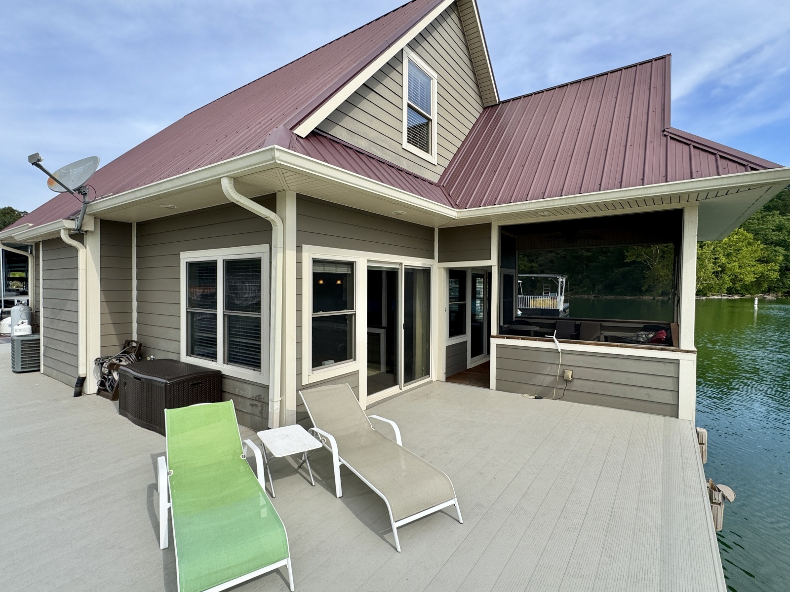 2010 Custom Floating Cabin - Approx 1340sqft