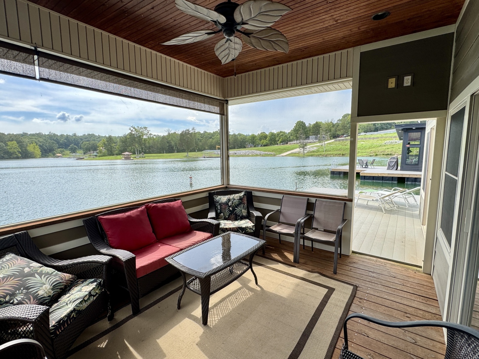 2010 Custom Floating Cabin - Approx 1340sqft
