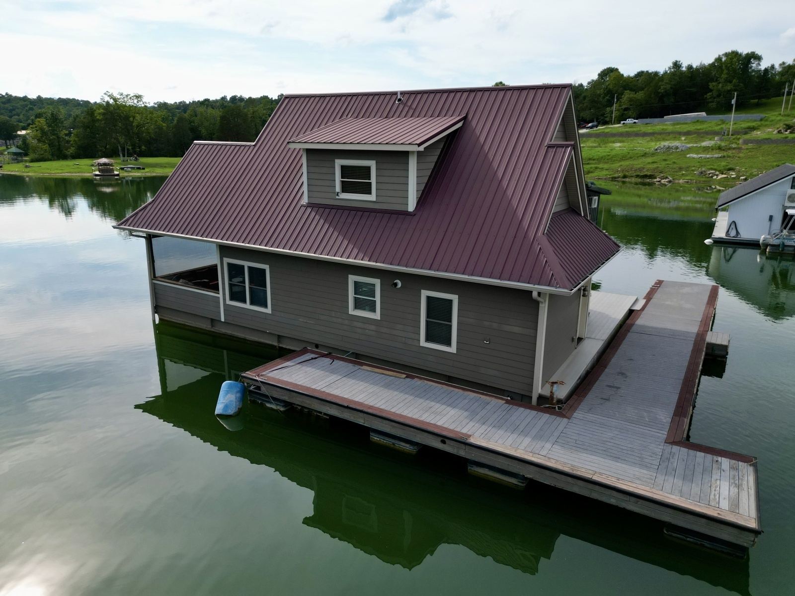 2010 Custom Floating Cabin - Approx 1340sqft