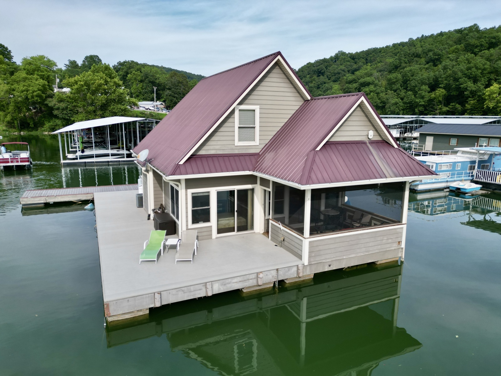 2010 Custom Floating Cabin - Approx 1340sqft