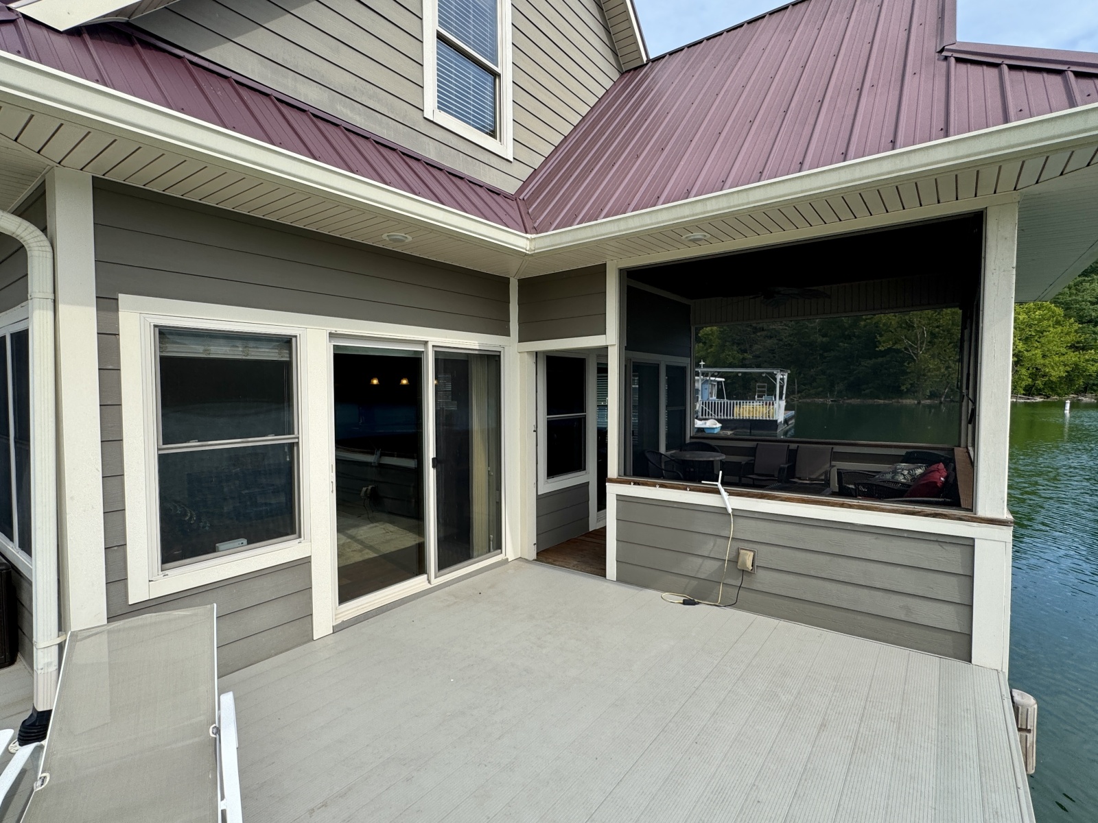 2010 Custom Floating Cabin - Approx 1340sqft