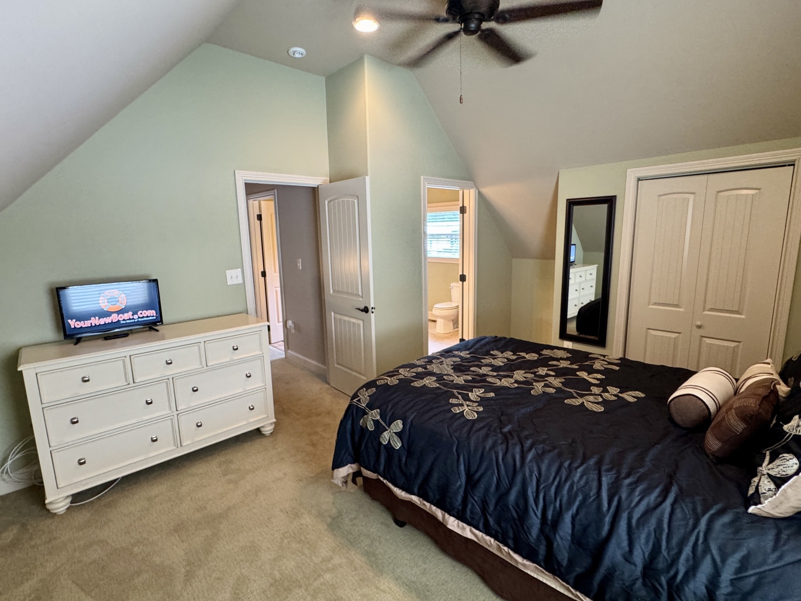 2010 Custom Floating Cabin - Approx 1340sqft