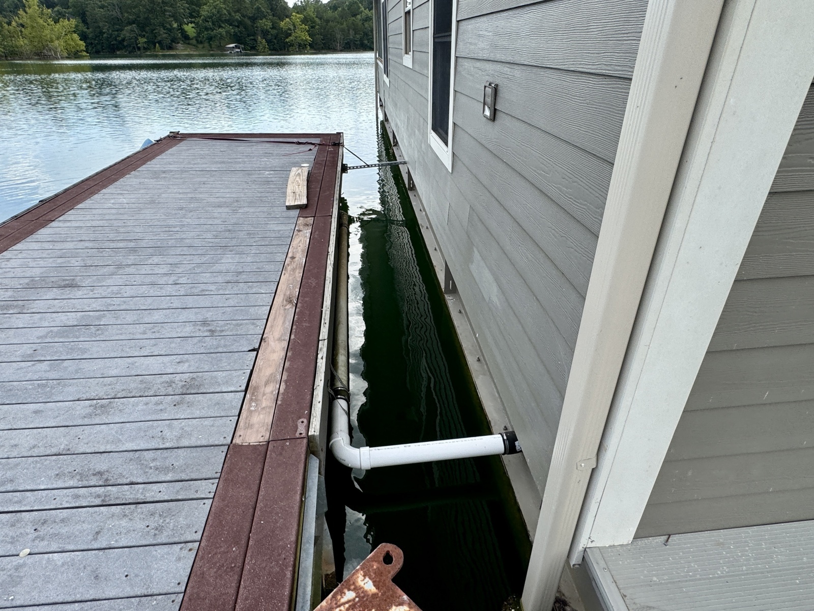 2010 Custom Floating Cabin - Approx 1340sqft