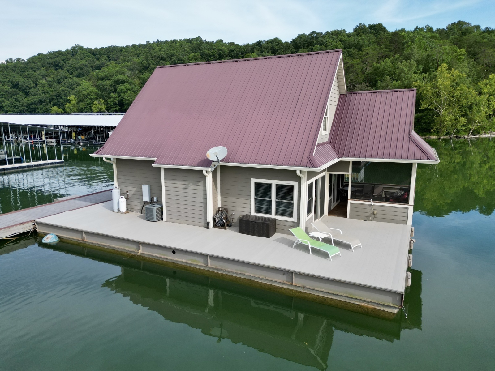 2010 Custom Floating Cabin - Approx 1340sqft