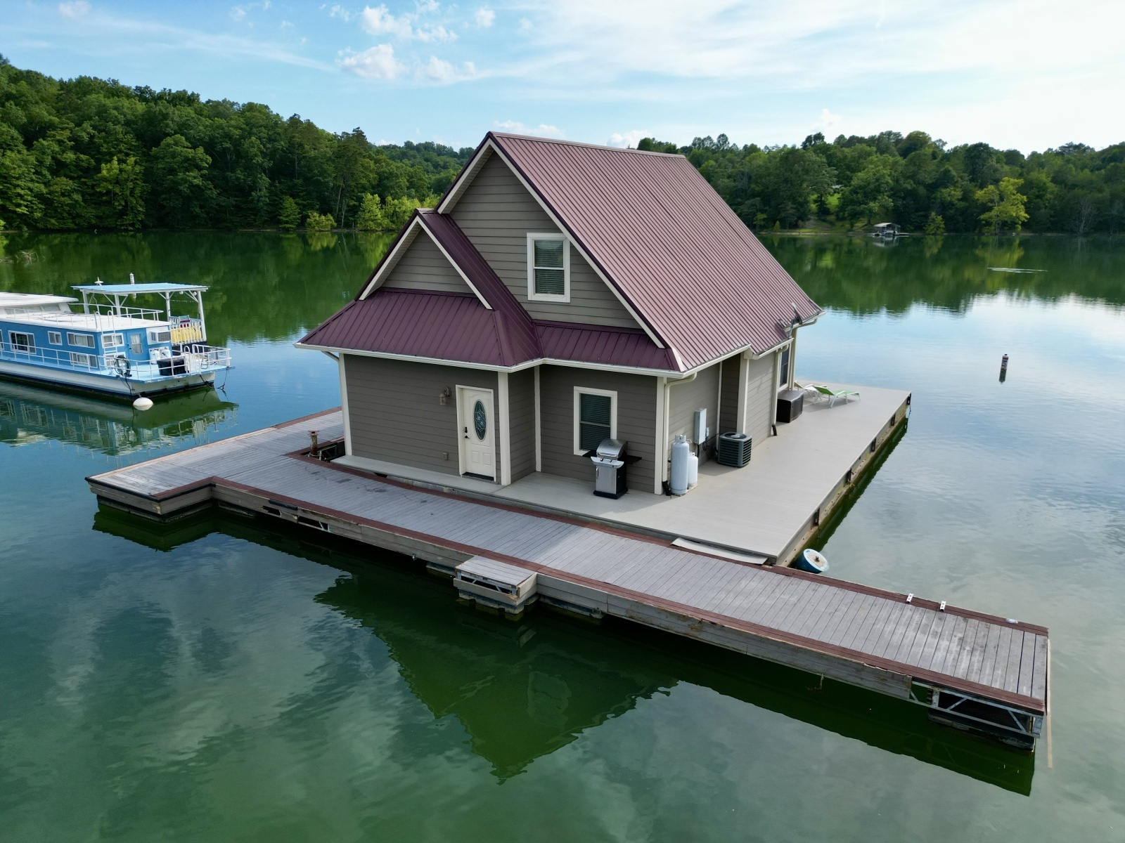 2010 Custom Floating Cabin - Approx 1340sqft