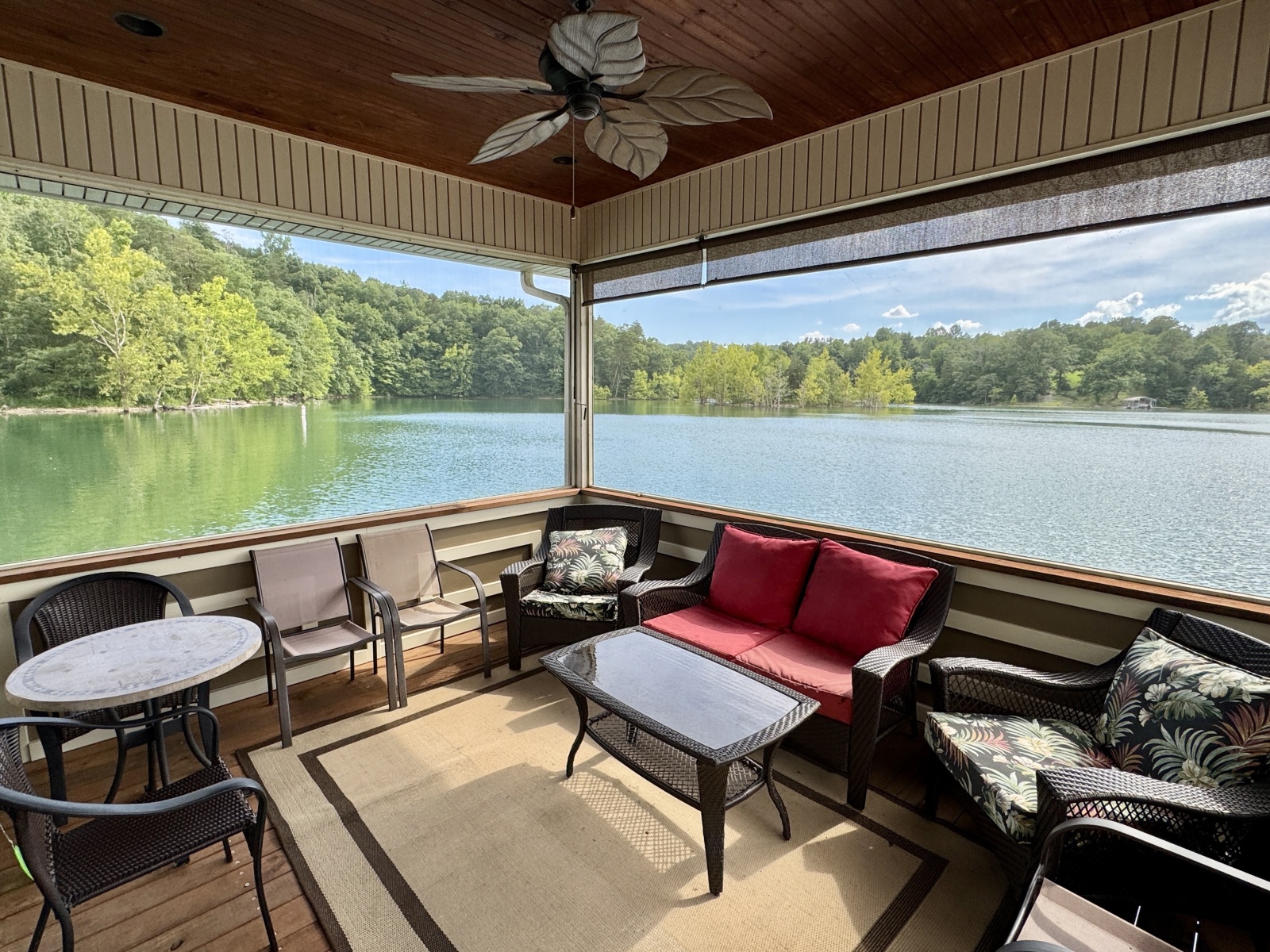 2010 Custom Floating Cabin - Approx 1340sqft