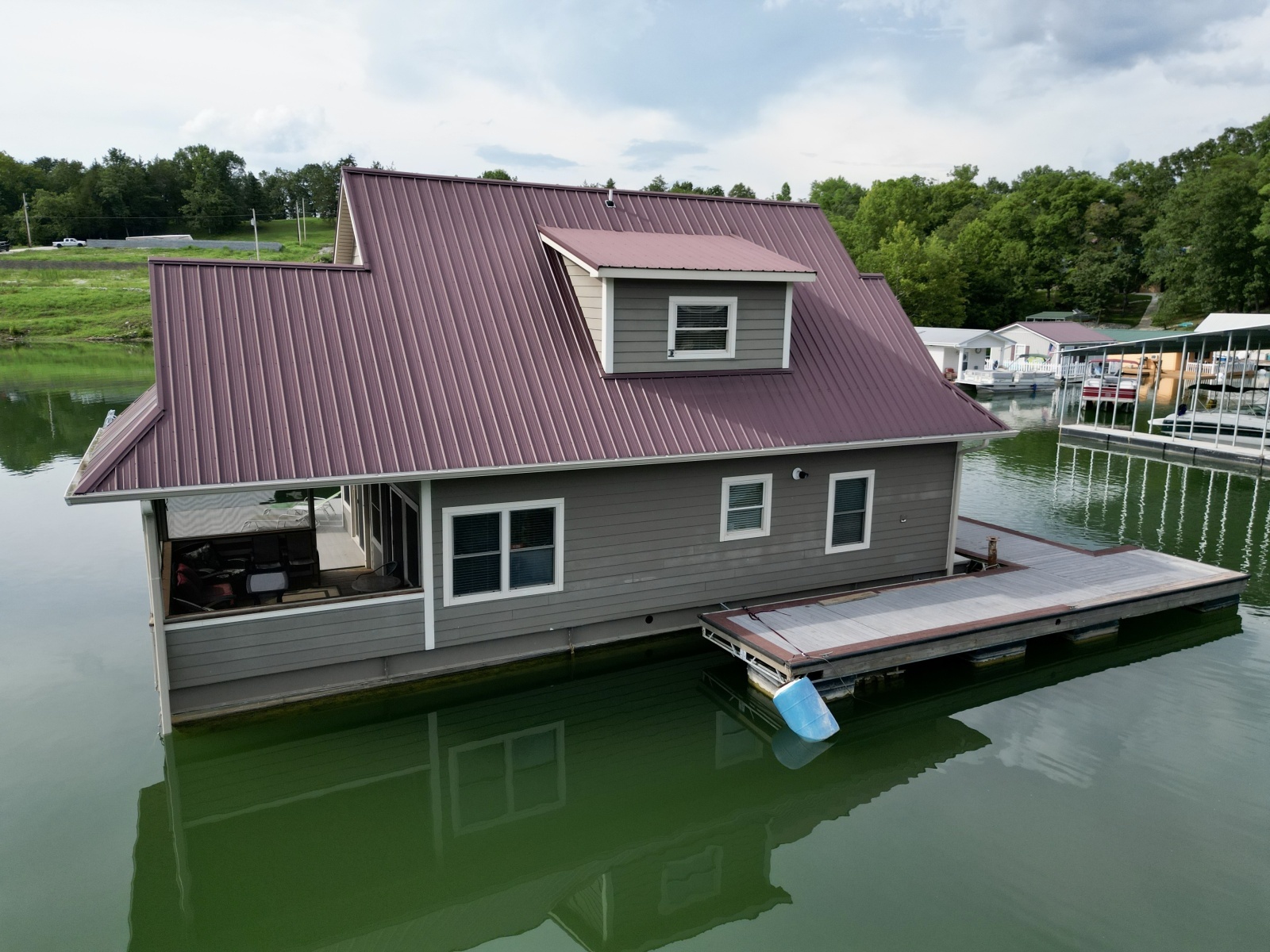2010 Custom Floating Cabin - Approx 1340sqft
