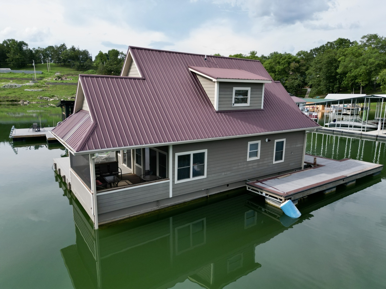 2010 Custom Floating Cabin - Approx 1340sqft