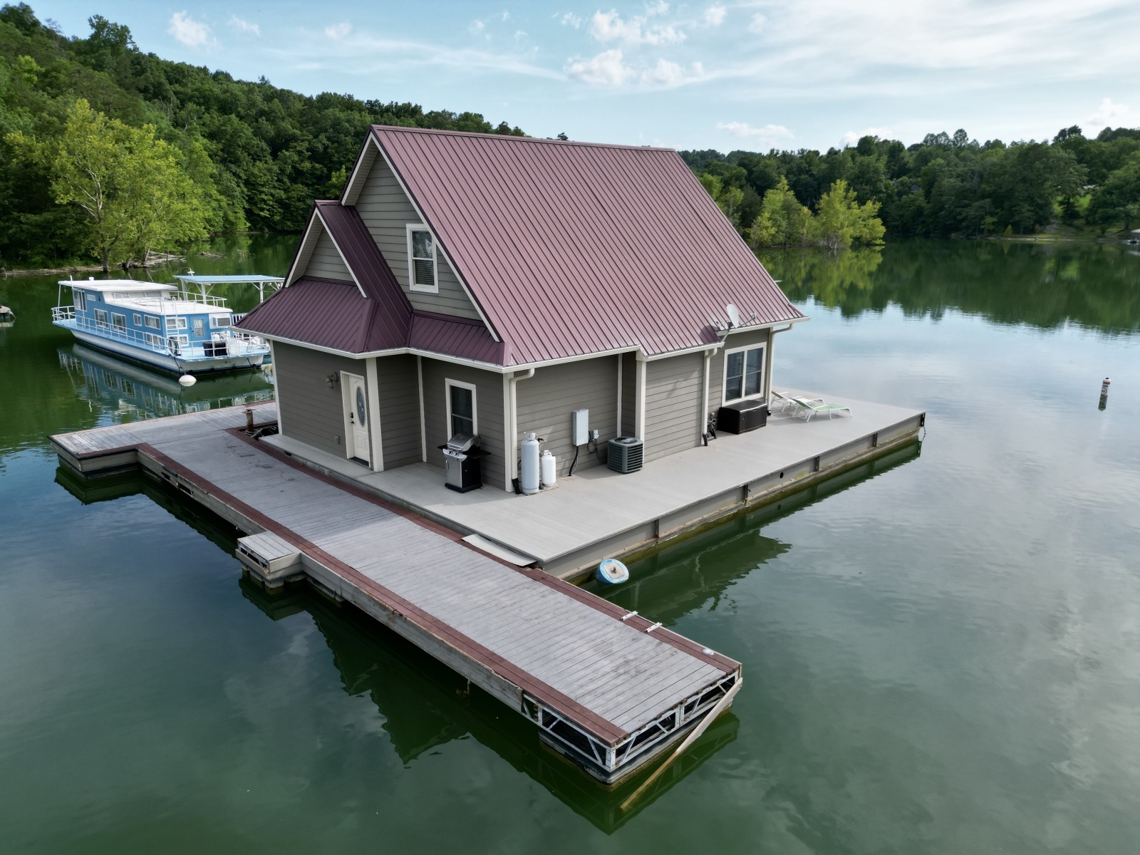 2010 Custom Floating Cabin - Approx 1340sqft