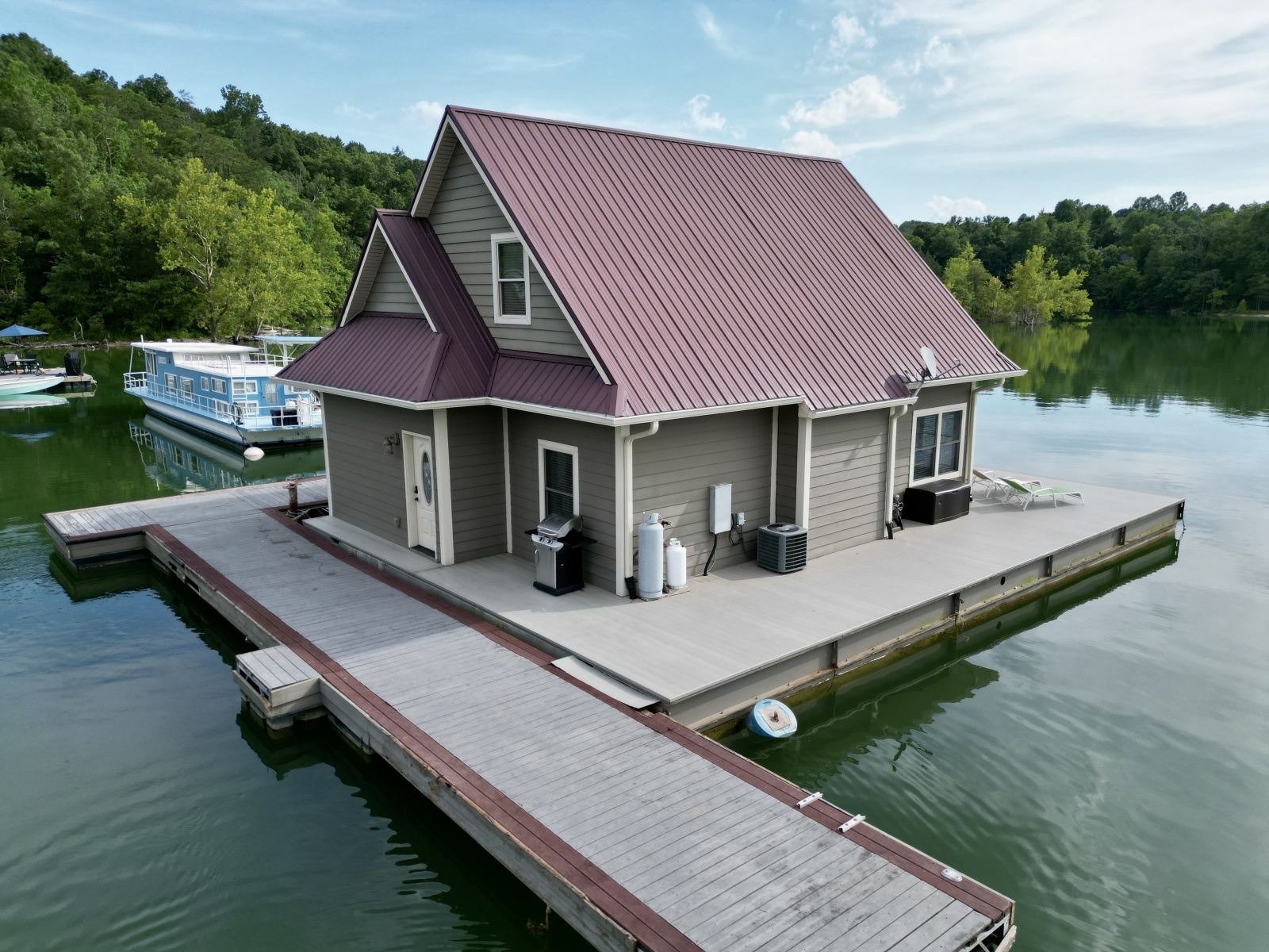 2010 Custom Floating Cabin - Approx 1340sqft