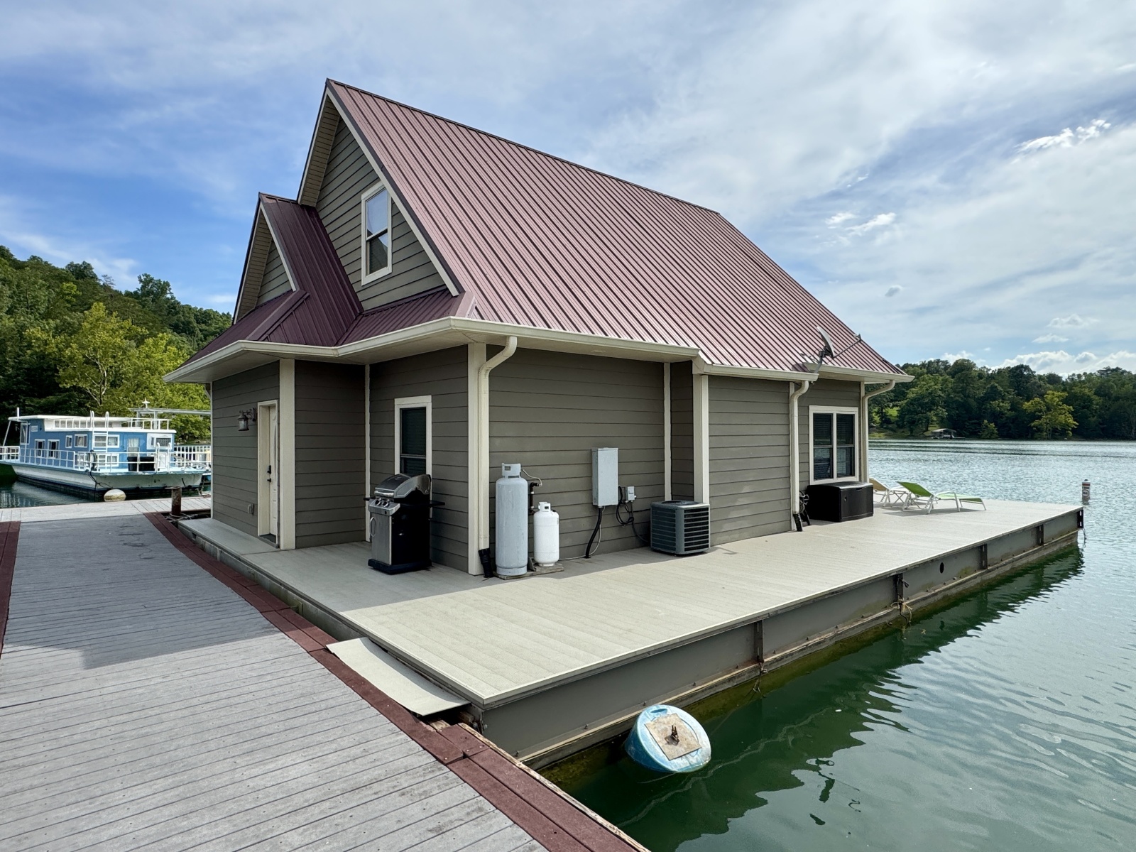 2010 Custom Floating Cabin - Approx 1340sqft