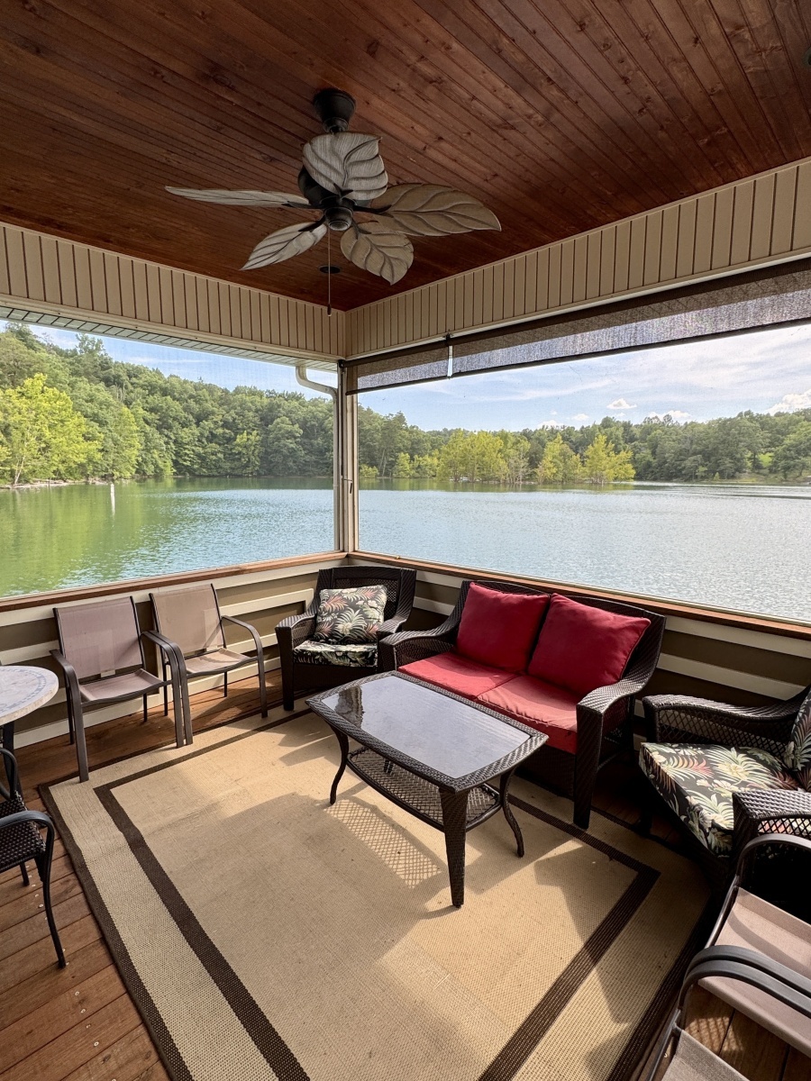 2010 Custom Floating Cabin - Approx 1340sqft