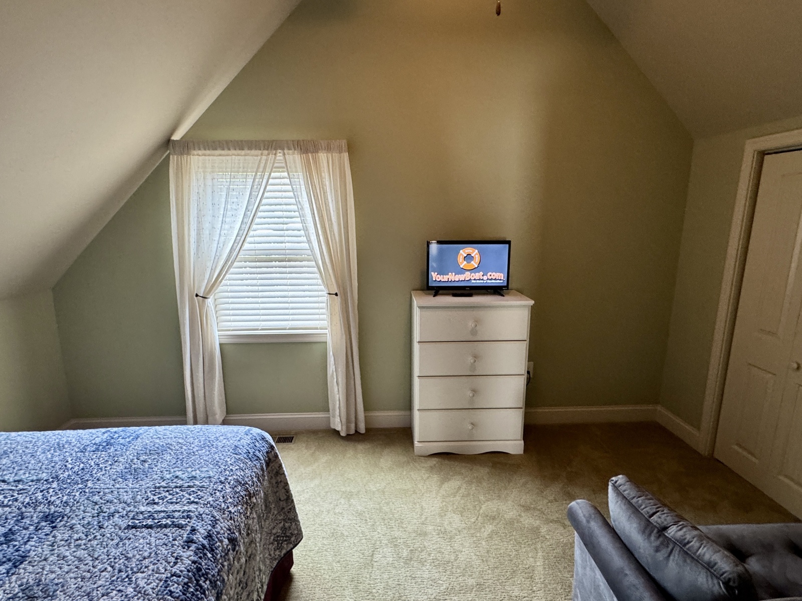 2010 Custom Floating Cabin - Approx 1340sqft