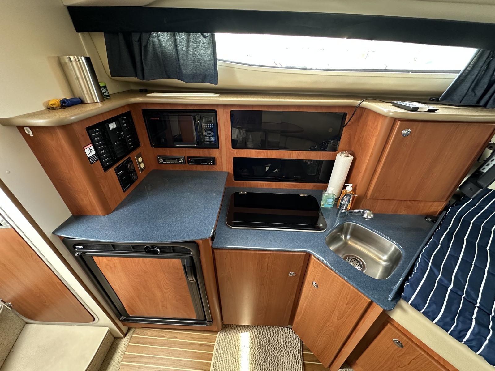 2006 Bayliner 305