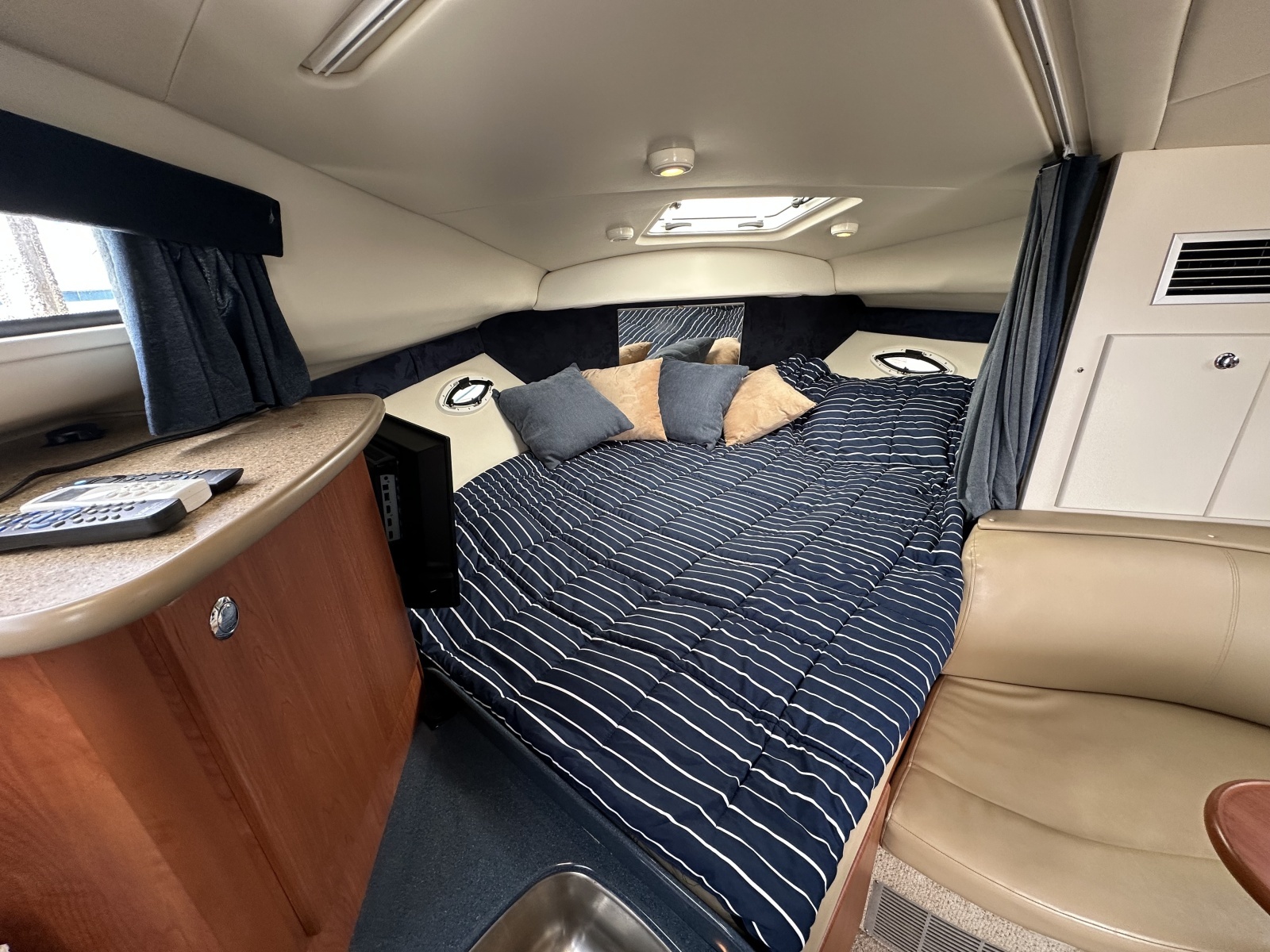 2006 Bayliner 305