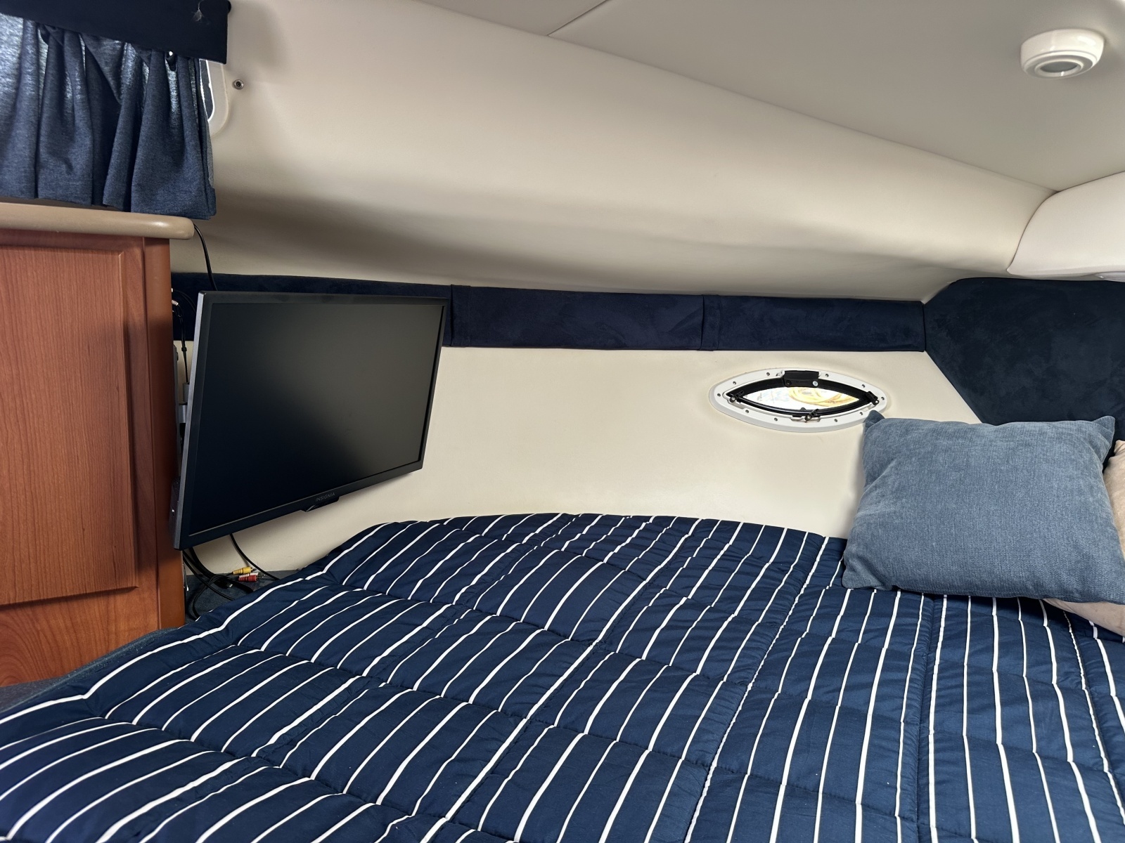 2006 Bayliner 305