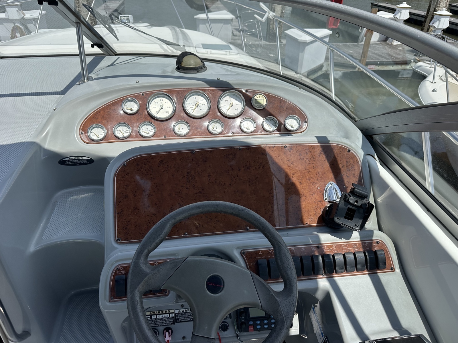 2006 Bayliner 305