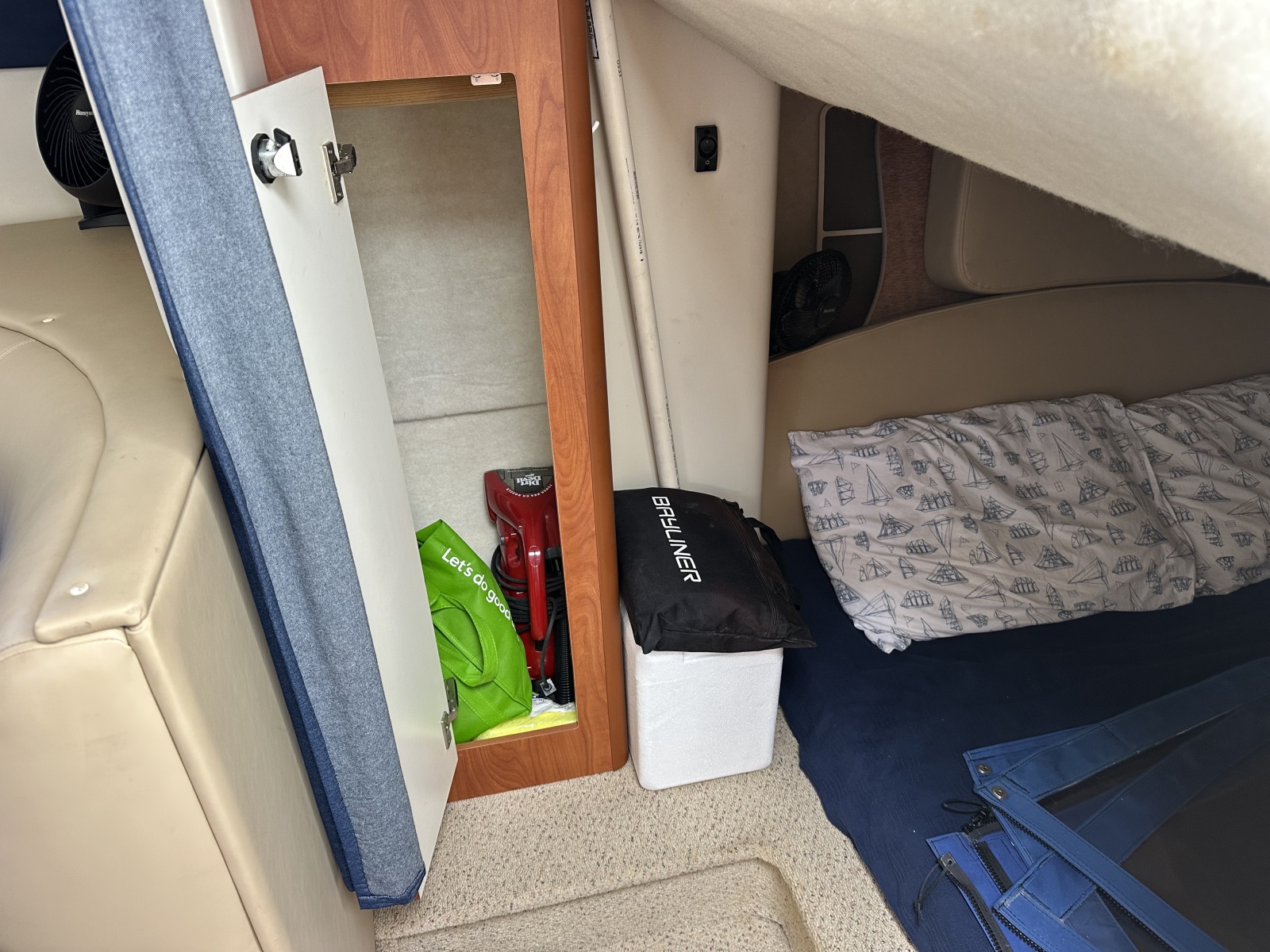 2006 Bayliner 305