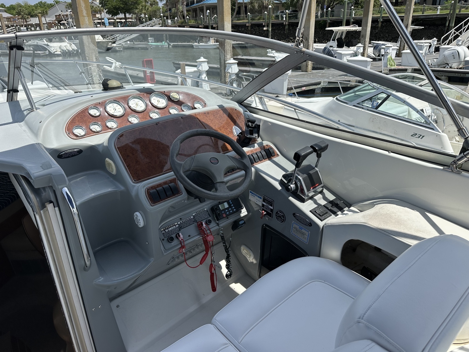 2006 Bayliner 305