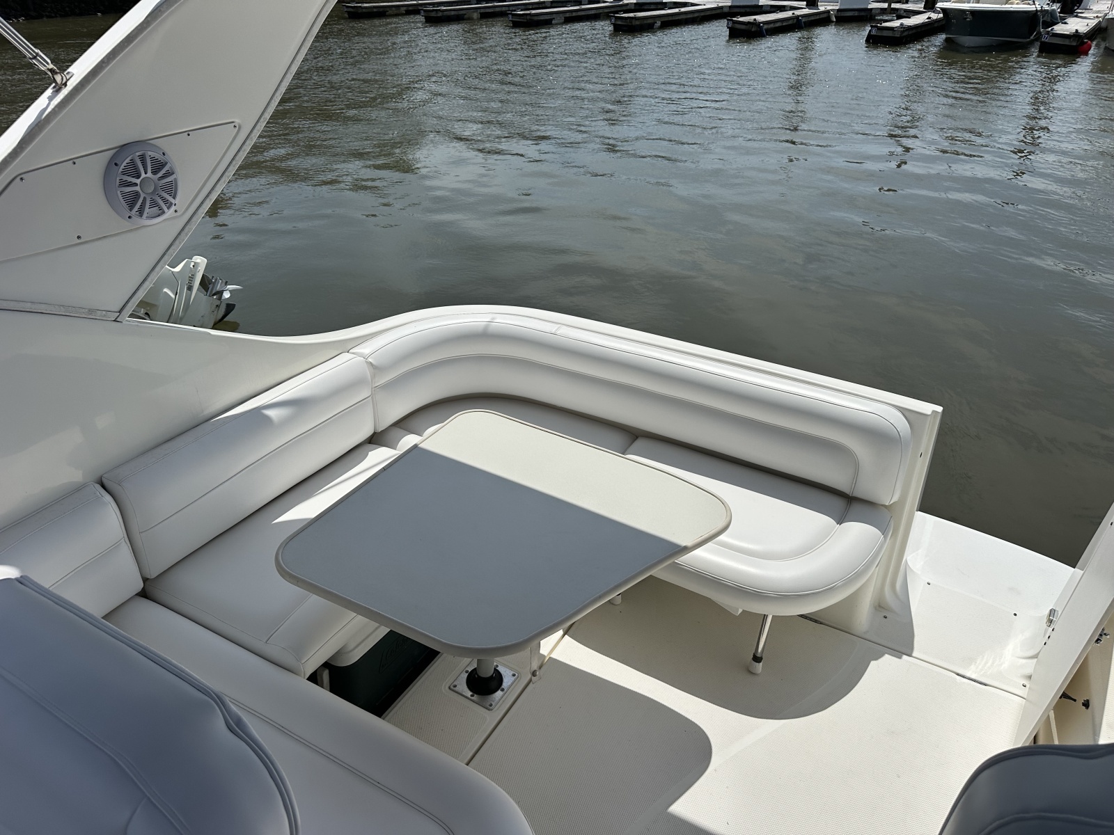 2006 Bayliner 305