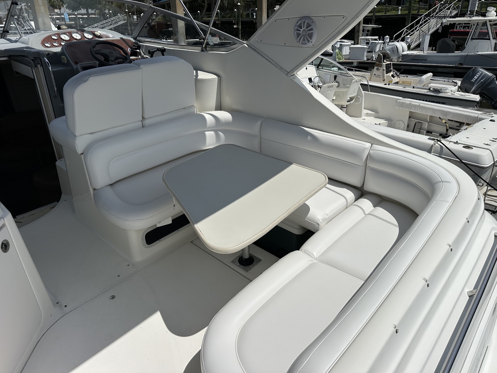2006 Bayliner 305