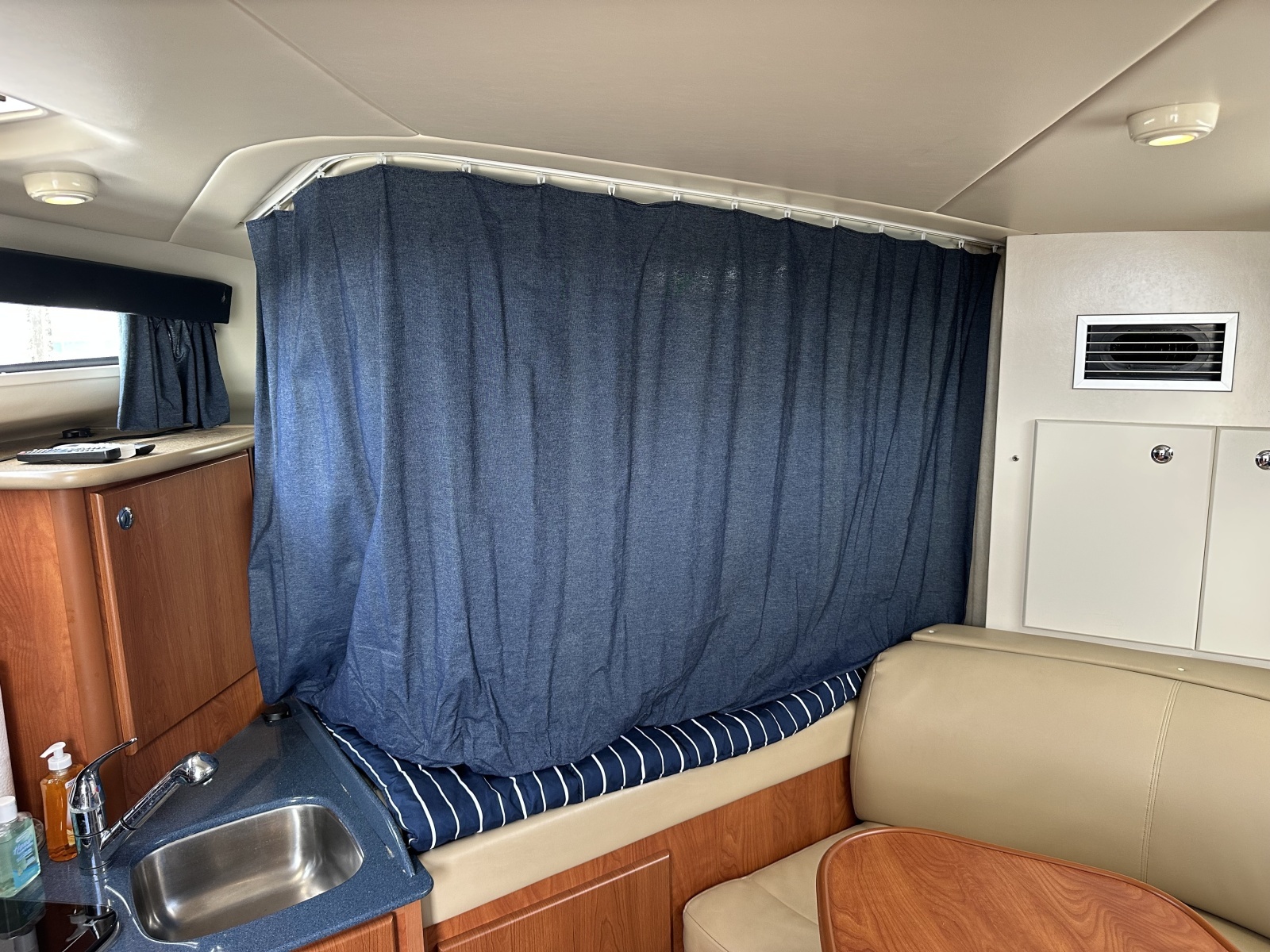2006 Bayliner 305