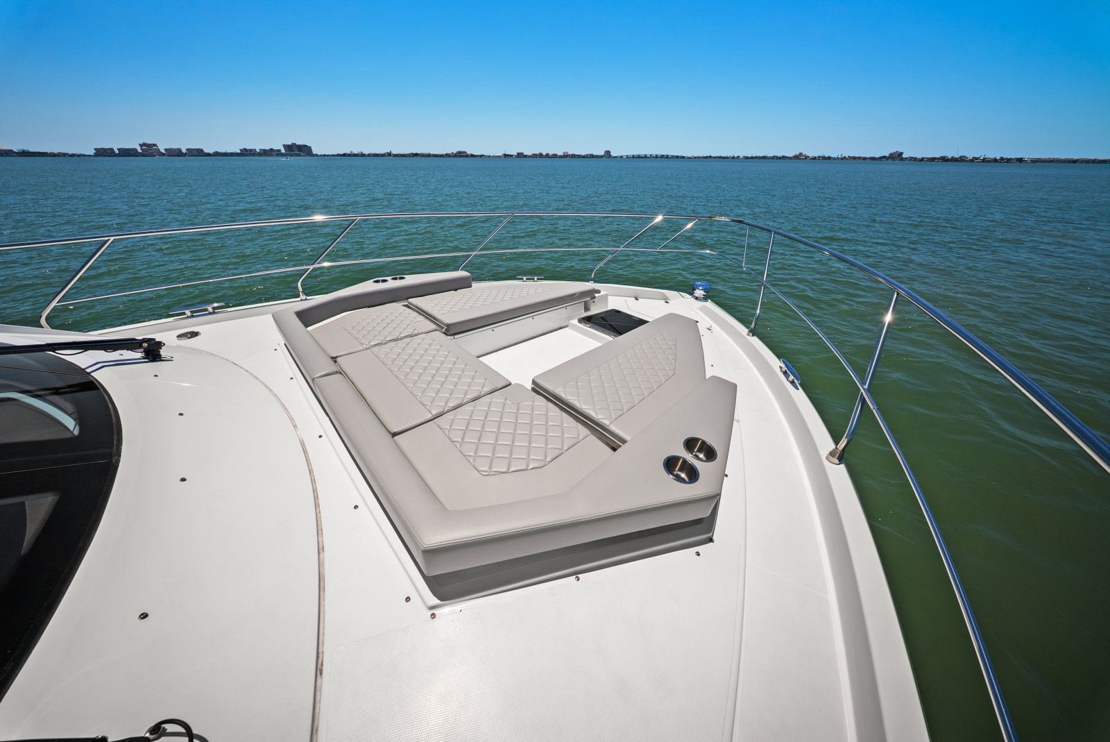 2025 Cruisers Yachts 50 Cantius