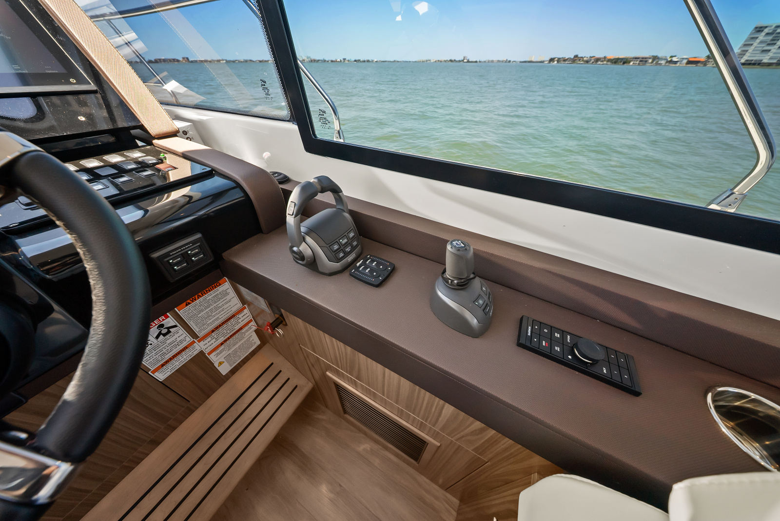 2025 Cruisers Yachts 50 Cantius