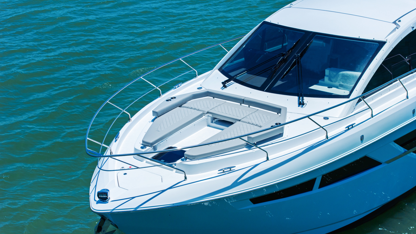 2025 Cruisers Yachts 50 Cantius
