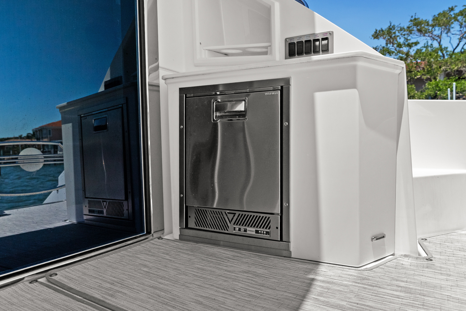 2025 Cruisers Yachts 50 Cantius